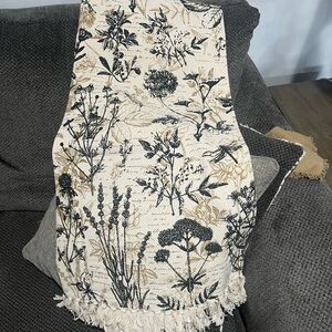 Floral Patterned Throw Blanket